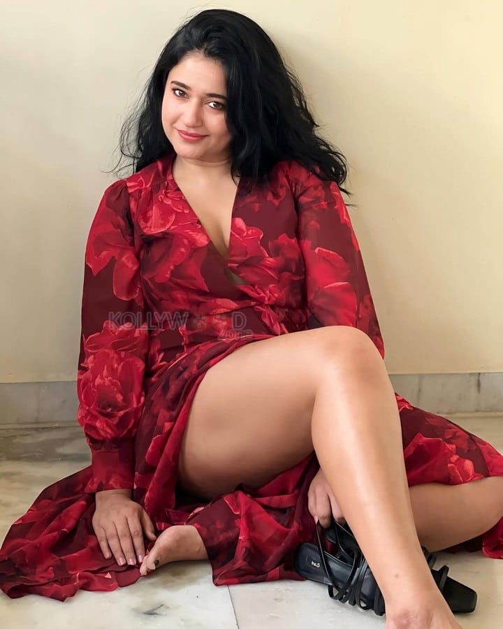 Sexy Poonam Bajwa in a Red Floral Printed Knee Length Gown Photos 05