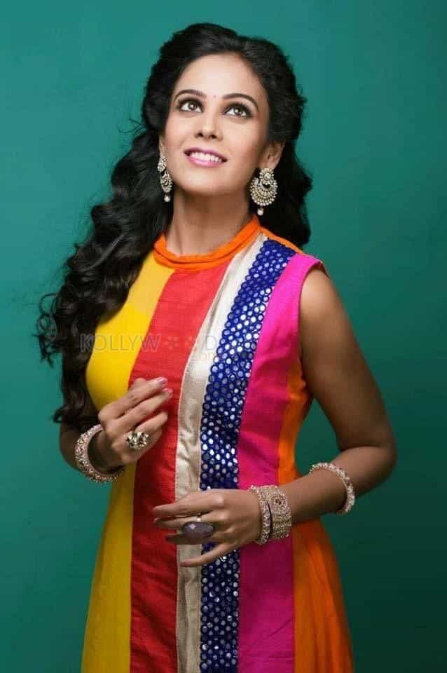 Tamil Actress Chandini Tamilarasan Photoshoot Pictures 01