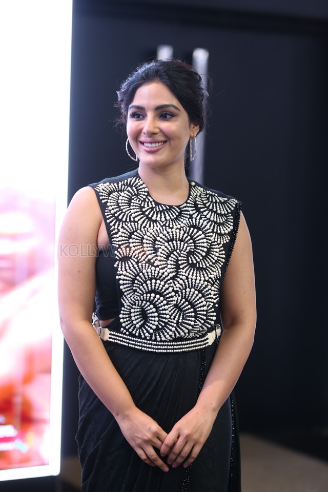 Actess Samyuktha Menon at Pottel Trailer Launch Event Pictures 03