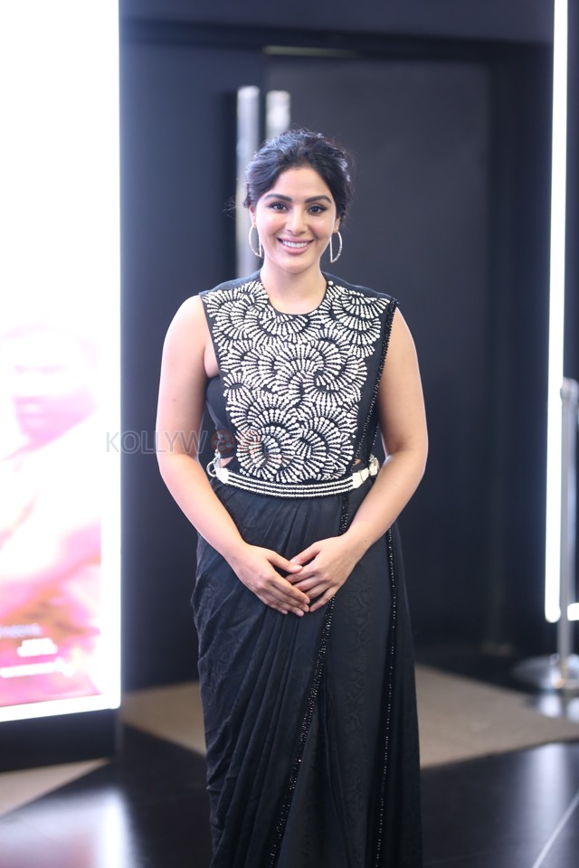 Actess Samyuktha Menon at Pottel Trailer Launch Event Pictures 19