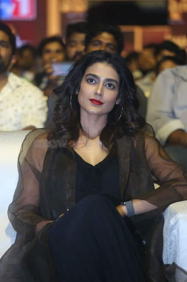 Actress Aakanksha Singh At Pailwaan Movie Pre Release Event Photos 06