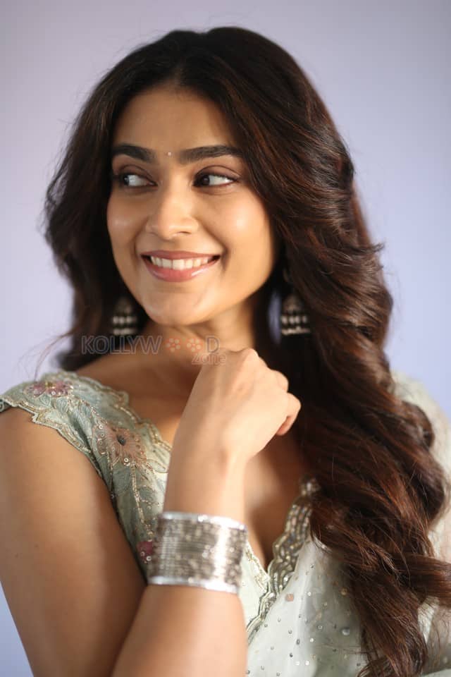 Actress Aakanksha Singh at Shashtipoorthi Movie Glimpse Launch Photos 25