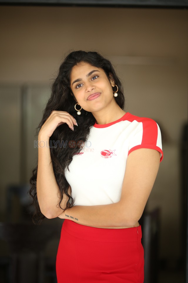 Actress Faria Abdullah at Mathu Vadalara 2 Interview Photos 19