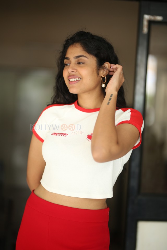 Actress Faria Abdullah at Mathu Vadalara 2 Interview Photos 31