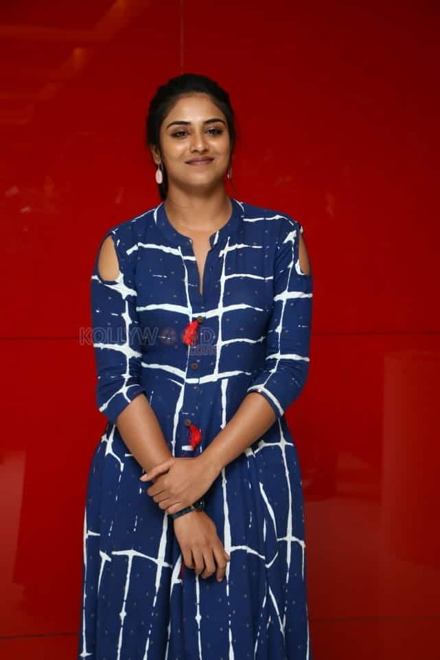 Actress Indhuja Ravichandran At Raatchasi Movie Premiere Show Photos 07