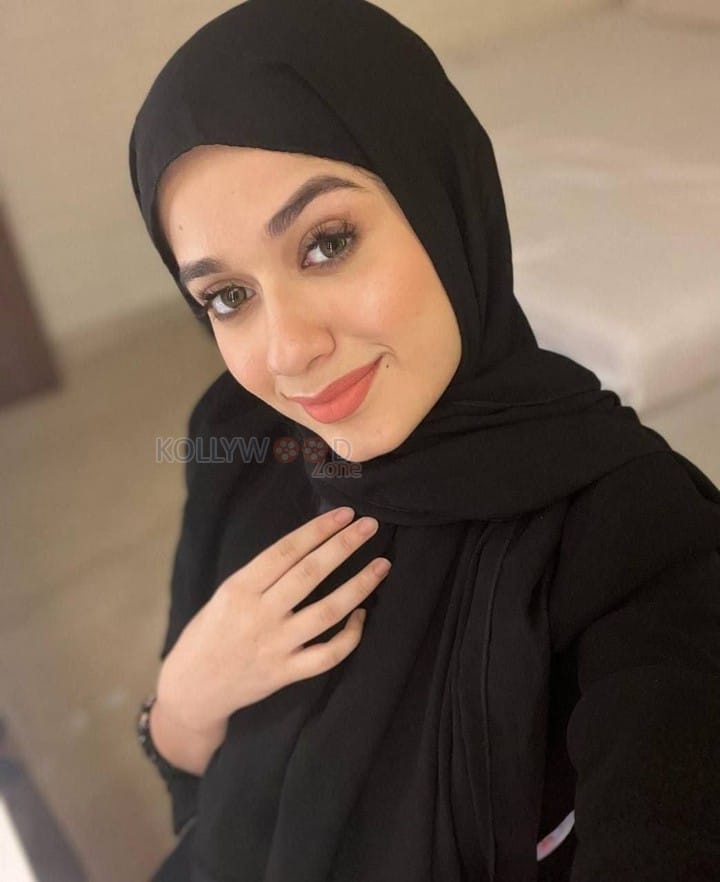 Actress Jannat Zubair Rahmani in Hijab Photos 02