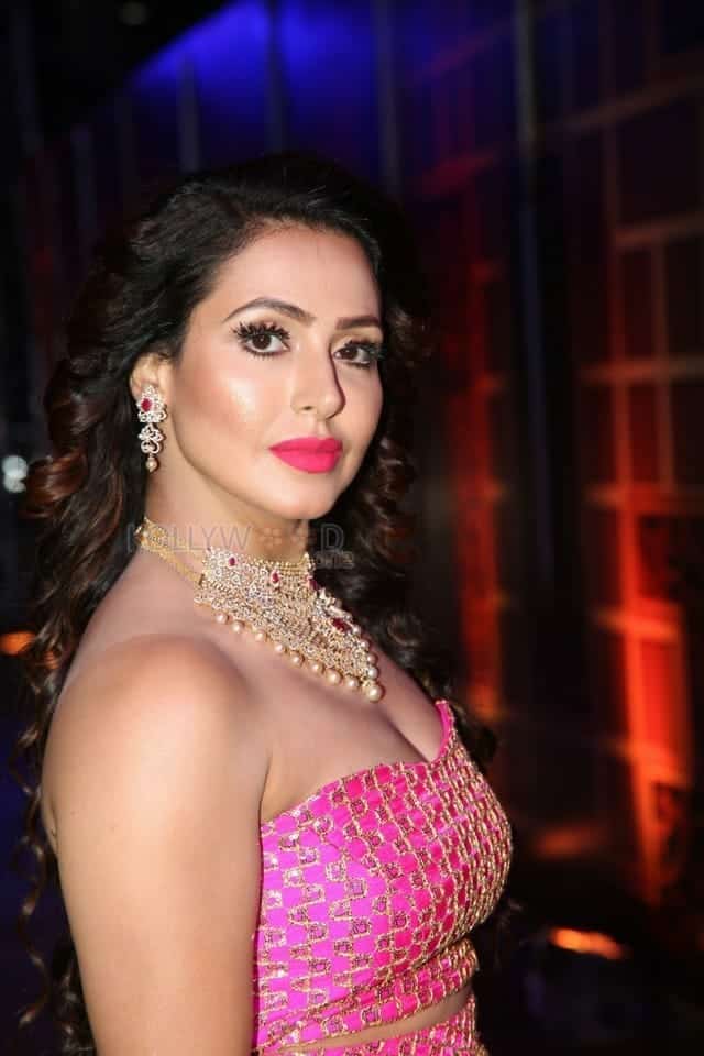 Actress Nandini Rai At Zee Telugu Bullitera Awards 2019 Photos 09