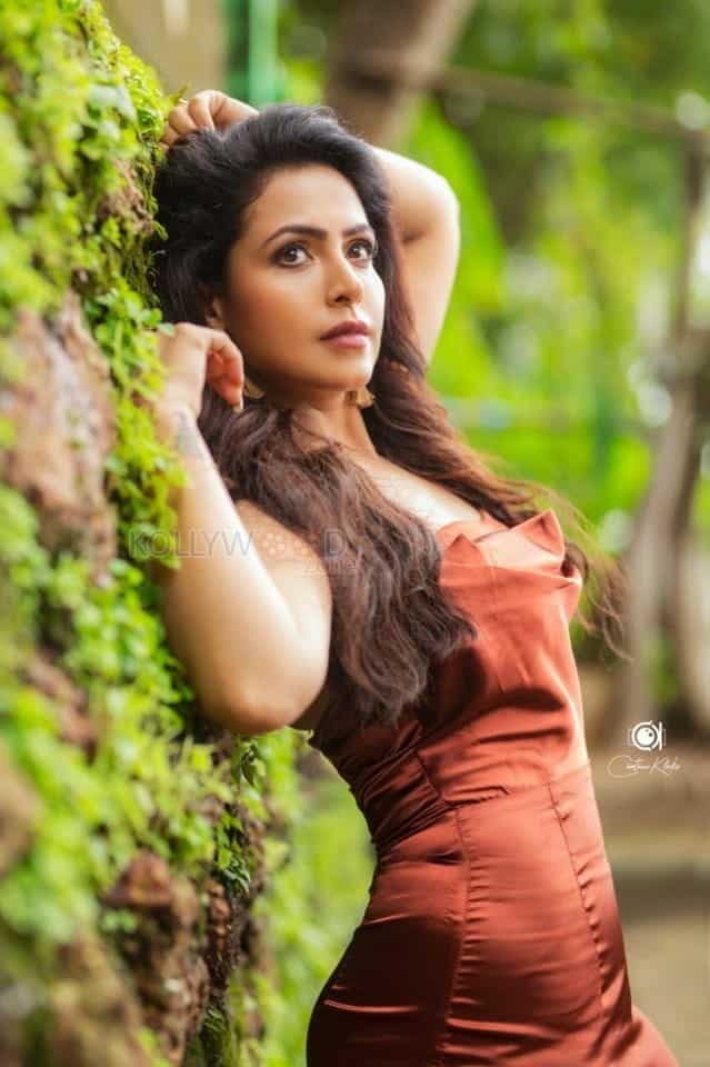 Actress Nandini Rai Sexy Hot Photoshoot Pictures 11