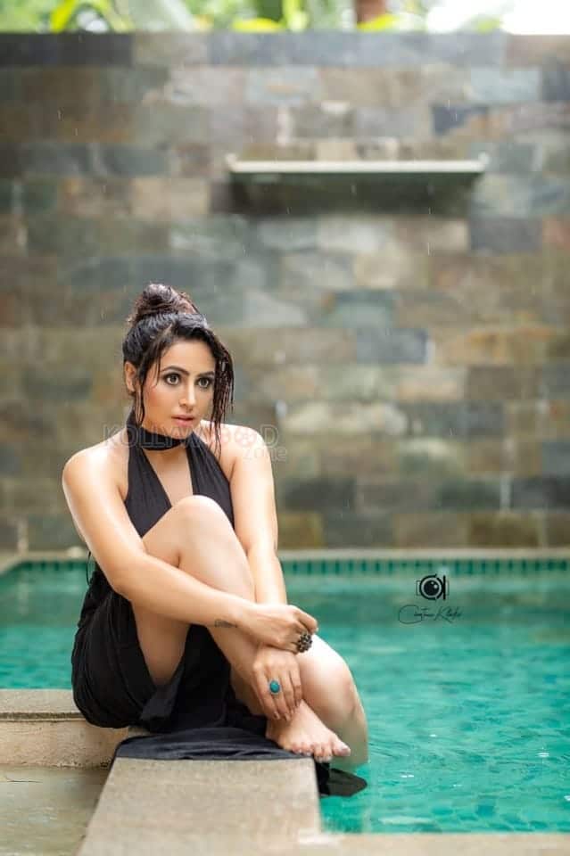 Actress Nandini Rai Sexy Hot Photoshoot Pictures 14