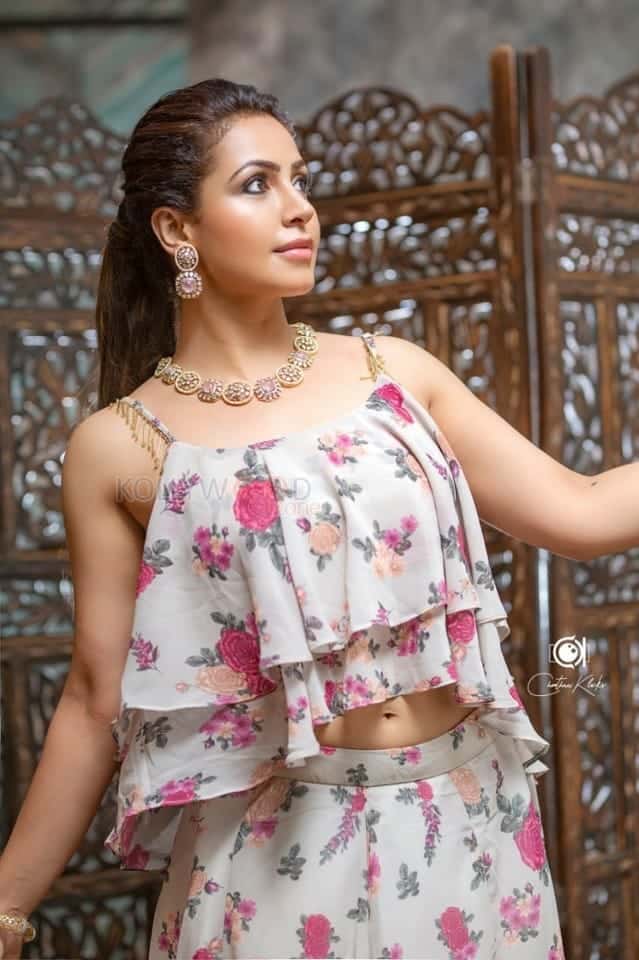 Actress Nandini Rai Sexy Hot Photoshoot Pictures 28