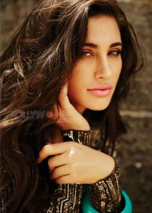 Actress Nargis Fakhri Hot Pictures 10