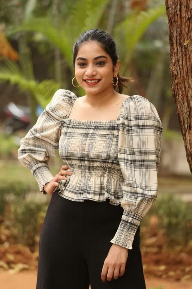 Actress Punarnavi Bhupalam At Oka Chinna Viramam Press Meet Photos 01