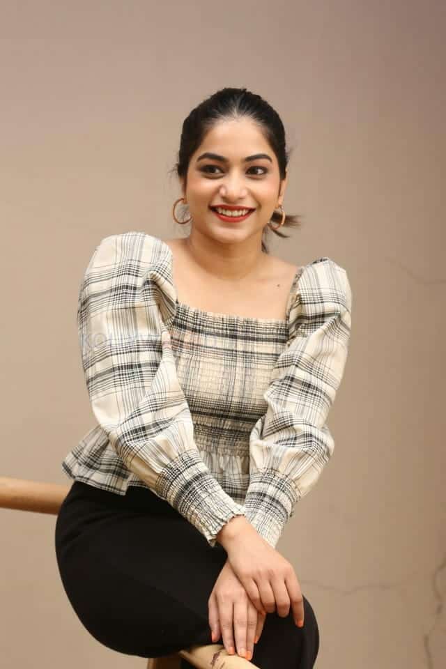 Actress Punarnavi Bhupalam At Oka Chinna Viramam Press Meet Photos 12