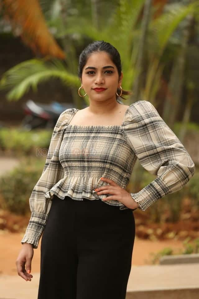 Actress Punarnavi Bhupalam At Oka Chinna Viramam Press Meet Photos 14