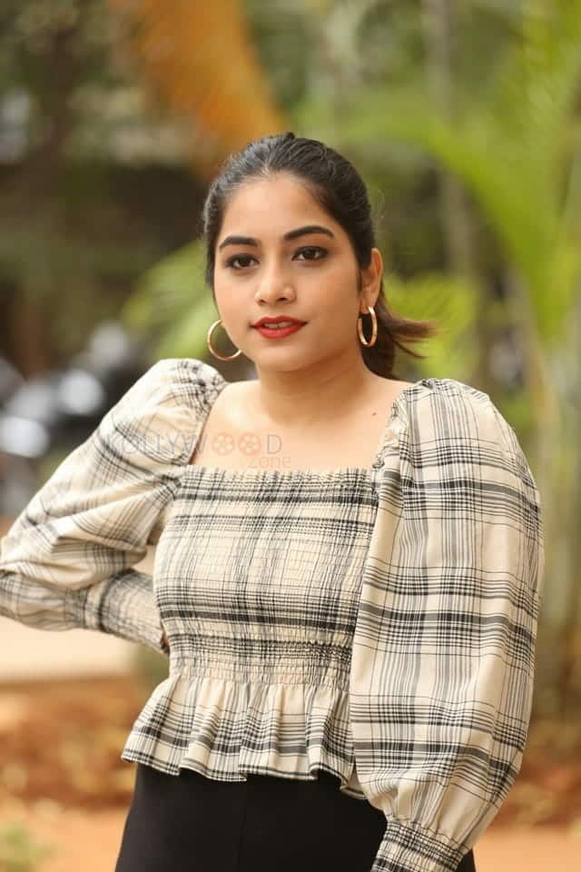 Actress Punarnavi Bhupalam At Oka Chinna Viramam Press Meet Photos 16