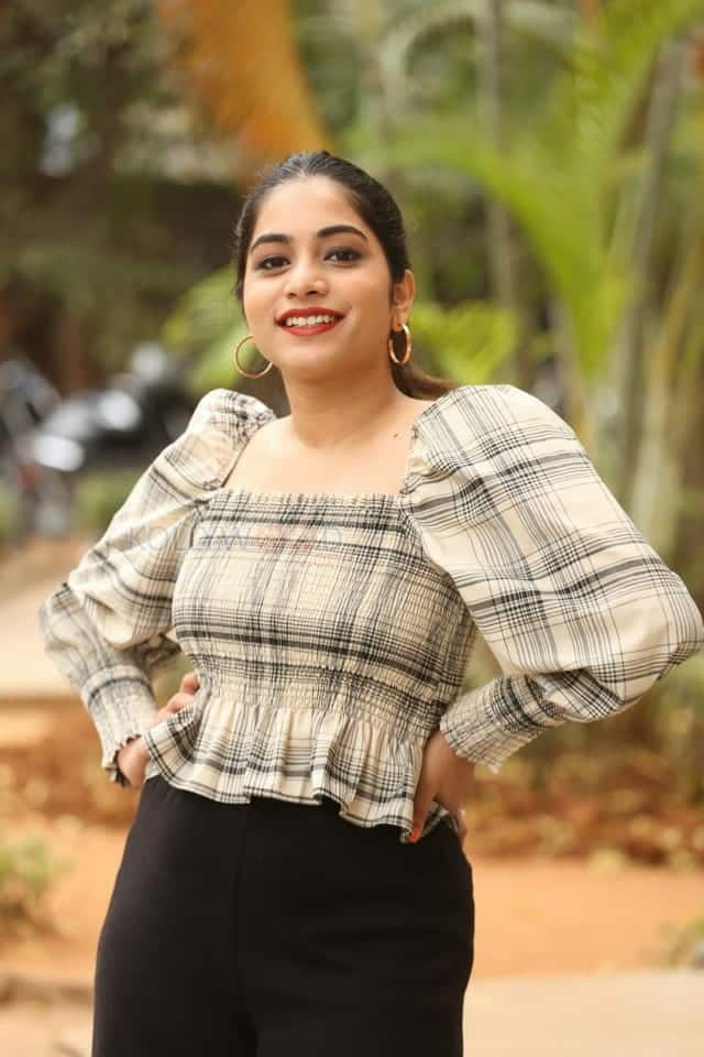 Actress Punarnavi Bhupalam At Oka Chinna Viramam Press Meet Photos 17