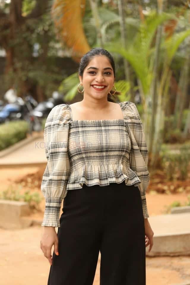 Actress Punarnavi Bhupalam At Oka Chinna Viramam Press Meet Photos 20