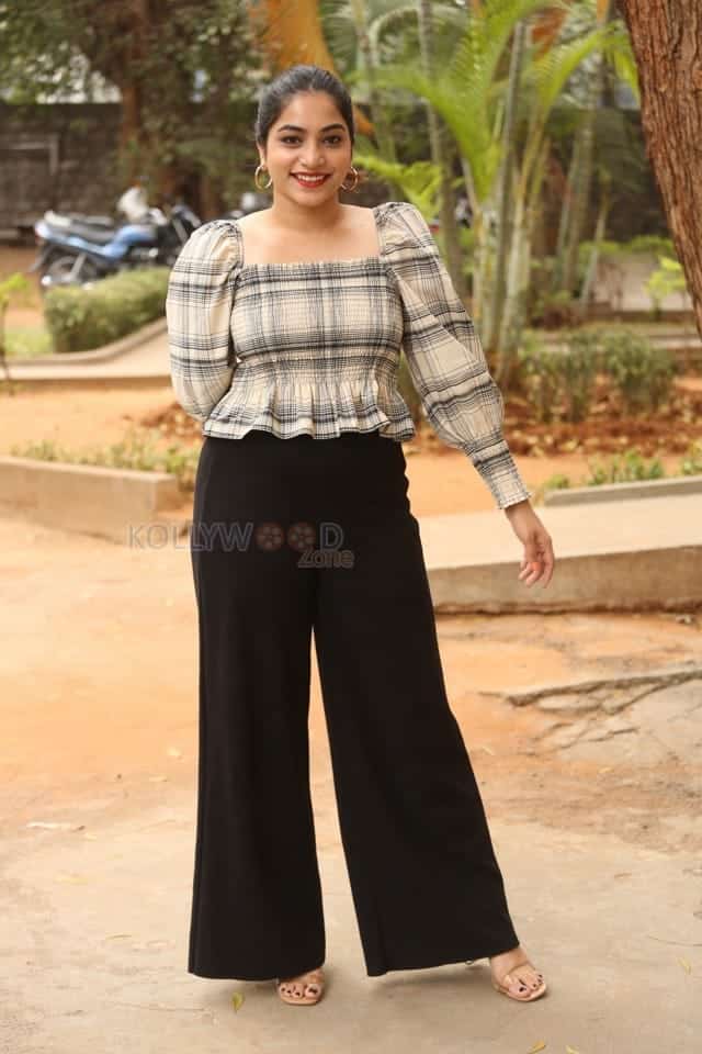 Actress Punarnavi Bhupalam At Oka Chinna Viramam Press Meet Photos 22