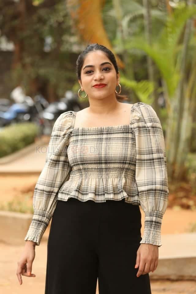 Actress Punarnavi Bhupalam At Oka Chinna Viramam Press Meet Photos 23