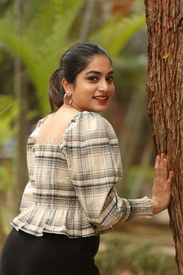 Actress Punarnavi Bhupalam At Oka Chinna Viramam Press Meet Photos 30