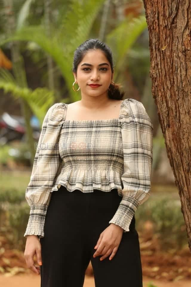 Actress Punarnavi Bhupalam At Oka Chinna Viramam Press Meet Photos 32