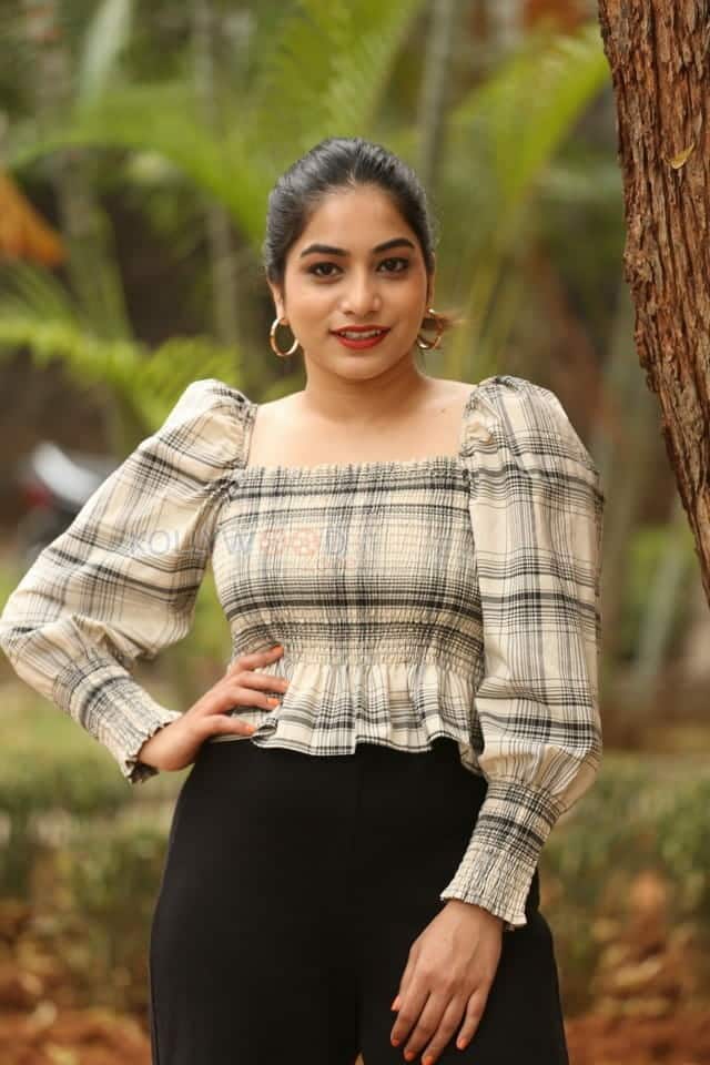 Actress Punarnavi Bhupalam At Oka Chinna Viramam Press Meet Photos 33