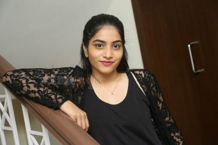 Actress Punarnavi Bhupalam New Photos 25