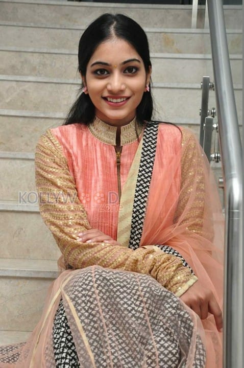 Actress Punarnavi Bhupalam Photos 13