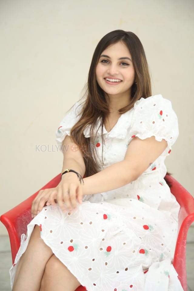 Actress Ramya Pasupuleti at Maruthi Nagar Subramanyam Interview Photos 50