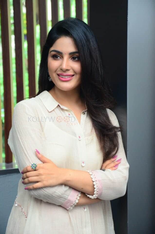 Actress Samyuktha Menon at Bimbisara Movie Interview Photos 21