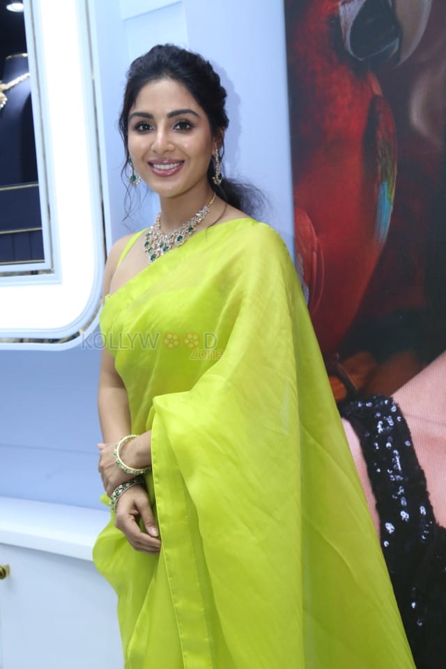 Actress Samyuktha Menon at Ladia Diamond Store Inauguration Photos 01