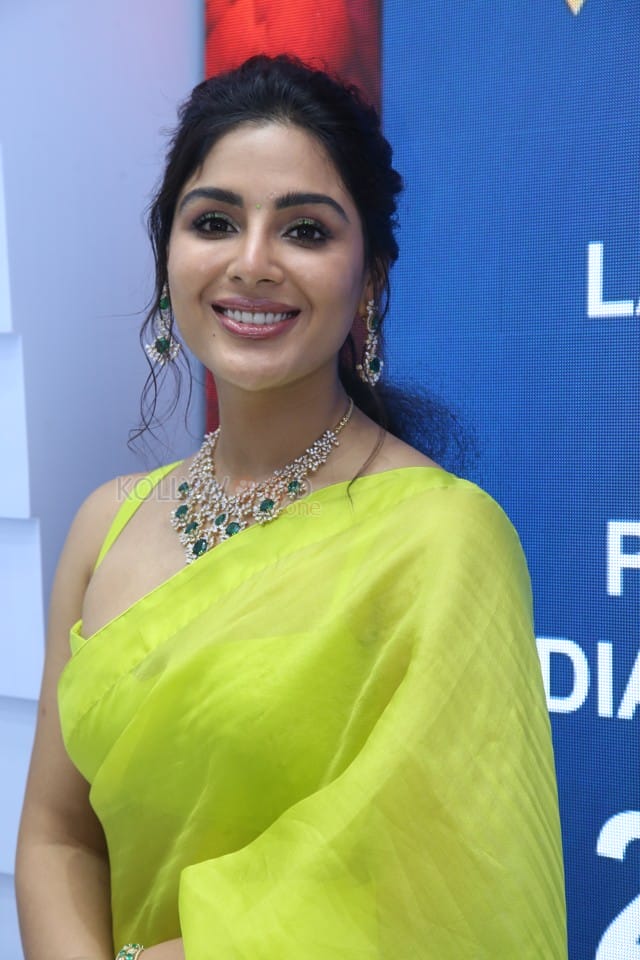 Actress Samyuktha Menon at Ladia Diamond Store Inauguration Photos 05