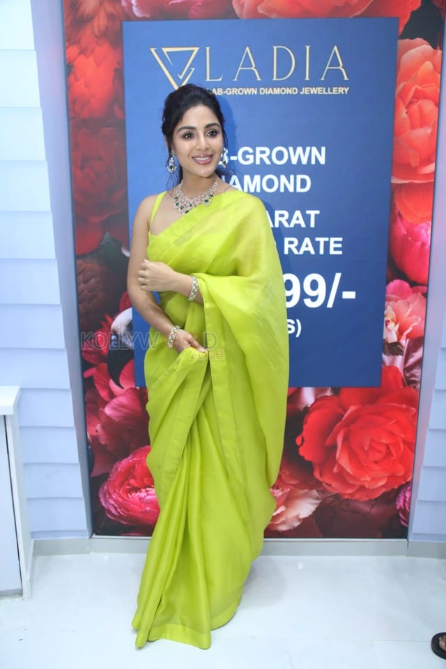 Actress Samyuktha Menon at Ladia Diamond Store Inauguration Photos 11