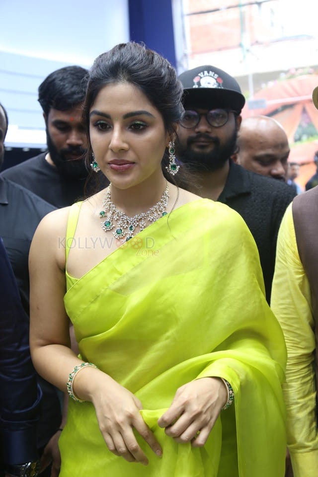 Actress Samyuktha Menon at Ladia Diamond Store Inauguration Photos 16