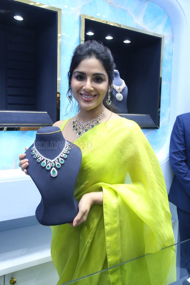 Actress Samyuktha Menon at Ladia Diamond Store Inauguration Photos 18