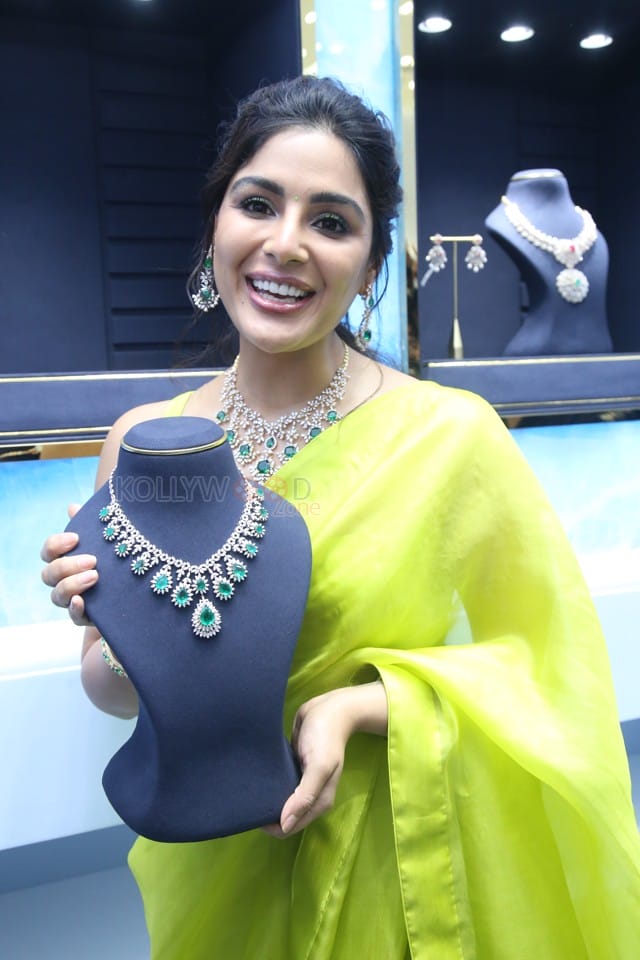 Actress Samyuktha Menon at Ladia Diamond Store Inauguration Photos 20