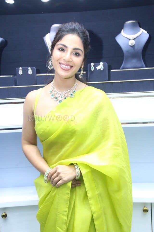 Actress Samyuktha Menon at Ladia Diamond Store Inauguration Photos 26