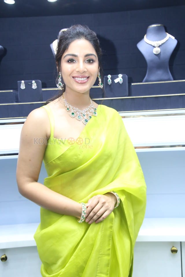 Actress Samyuktha Menon at Ladia Diamond Store Inauguration Photos 27