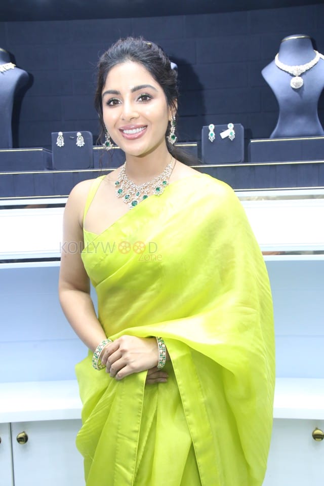 Actress Samyuktha Menon at Ladia Diamond Store Inauguration Photos 29