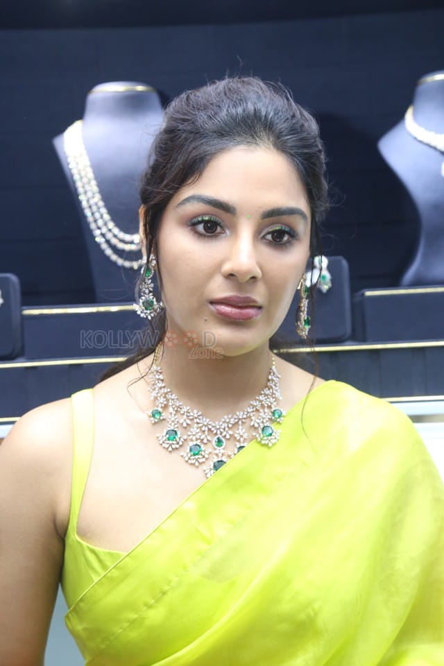 Actress Samyuktha Menon at Ladia Diamond Store Inauguration Photos 30