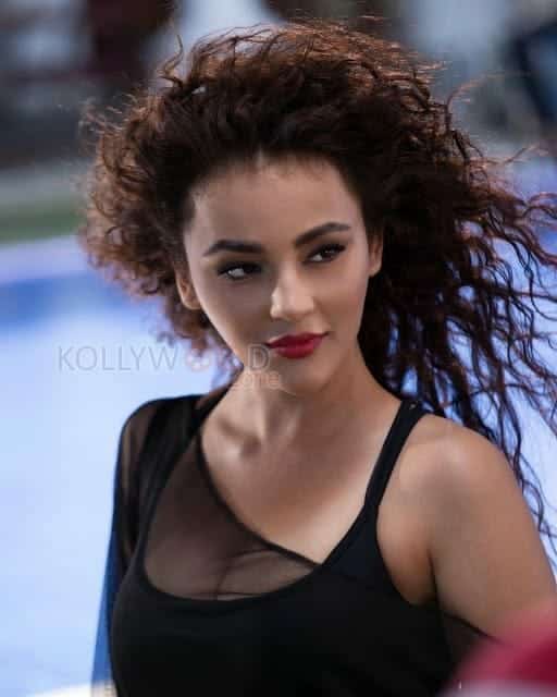 Actress Seerat Kapoor New Sexy Stills 04