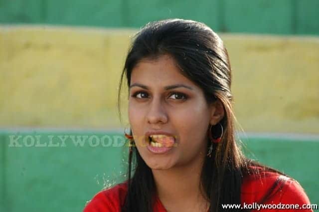 Actress Shreya Dhanwanthary 04