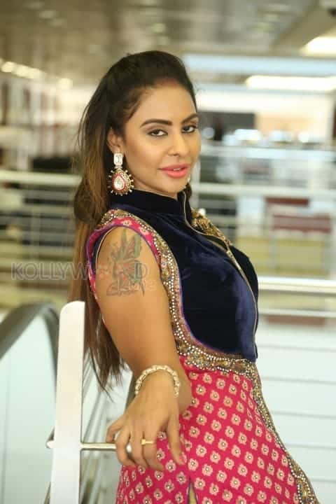 Actress Sri Reddy Mallidi Photos 20