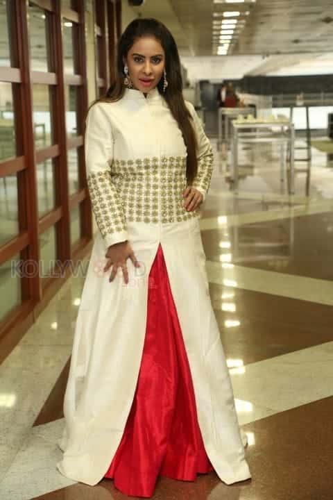 Actress Sri Reddy Mallidi Photos 28