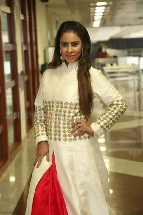 Actress Sri Reddy Mallidi Photos 29