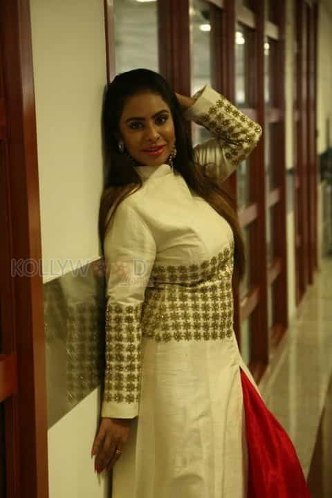 Actress Sri Reddy Mallidi Photos 34