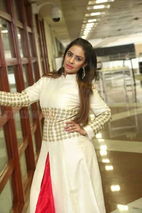 Actress Sri Reddy Mallidi Photos 35