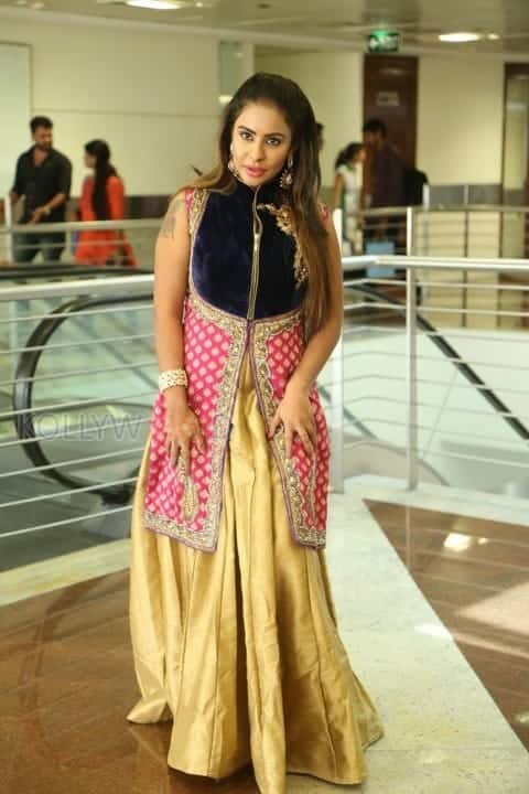 Actress Sri Reddy Mallidi Photos 36