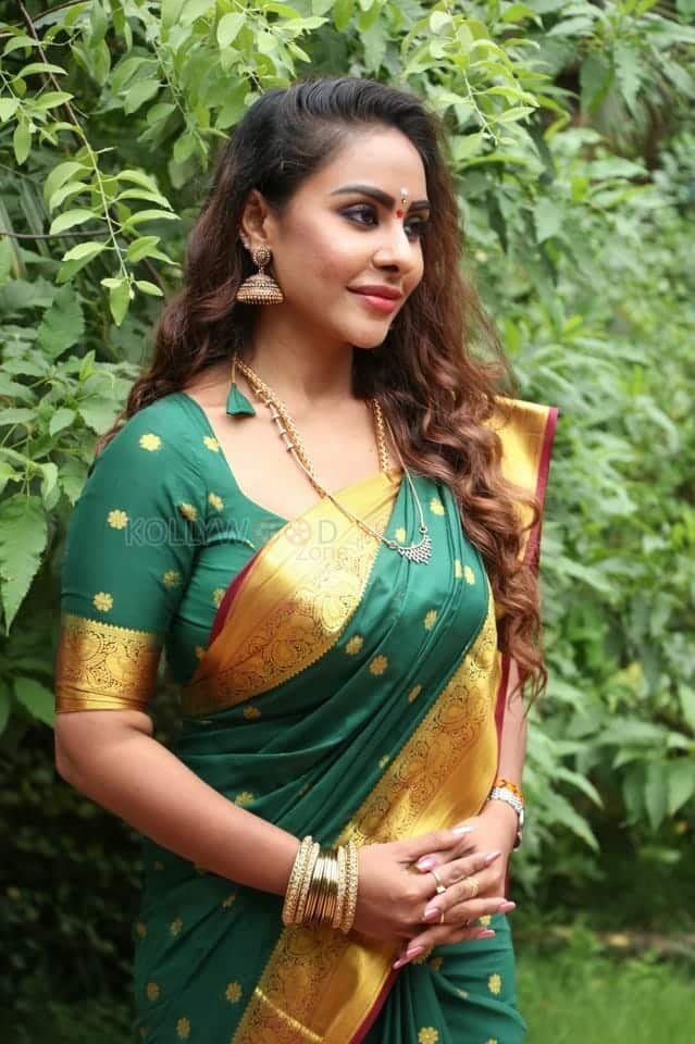 Actress Sri Reddy Press Meet Photos 05