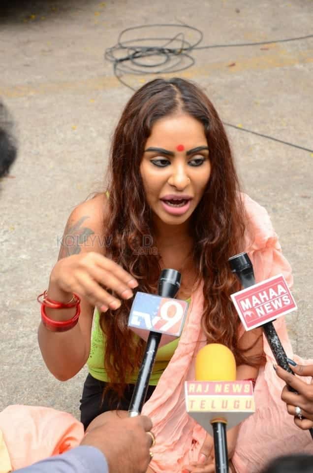 Actress Sri Reddy Protesting Against Casting Couch In Tollywood Photos 01